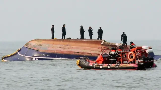 Kapal-Tunda-Terbalik-di-Busan-Satu-WNI-Masih-Belum-Ditemukan