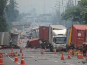 Kecelakaan Beruntun di Tol Slipi Tewaskan Dua Sopir Truk