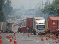Kecelakaan Beruntun di Tol Slipi Tewaskan Dua Sopir Truk