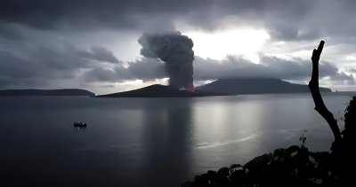 Lima Jurnalis Hilang Kontak saat Liputan Gunung Anak Krakatau