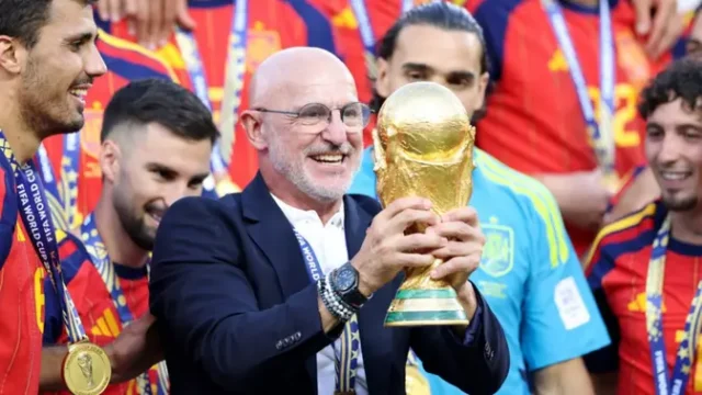 Luis-de-la-Fuente-Perpanjang-Kontrak-hingga-2032-Pimpin-Spanyol-Bertahan-di-Piala-Dunia