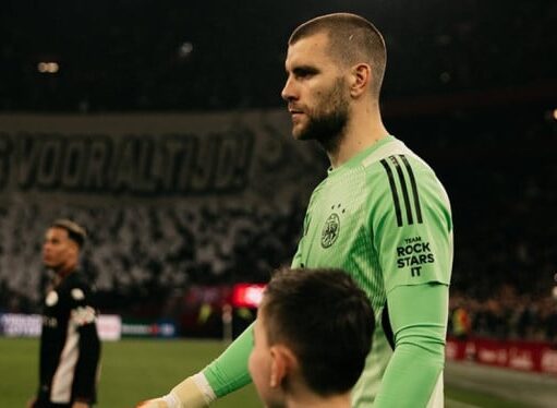 Maarten Paes Jadi Starter, Ajax Menang Telak 5-1 atas Willem II