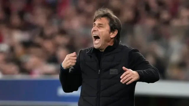 Manchester-United-Pertimbangkan-Antonio-Conte-Gantikan-Carrick-di-Tengah-Tekanan-Hasil-Buruk