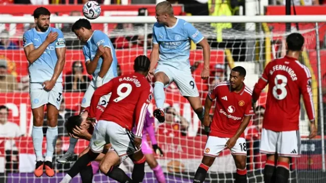 Manchester-United-Terpuruk-Bardsley-Soroti-Lini-Belakang-yang-Kehilangan-Nyawa