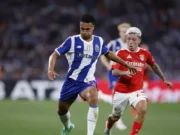 Manchester United dan Arsenal Saling Buru Bek Porto Alberto Costa