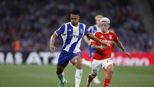Manchester-United-dan-Arsenal-Saling-Buru-Bek-Porto-Alberto-Costa
