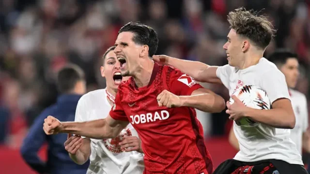 Manchester-United-dan-Tottenham-Buru-Striker-Freiburg-yang-Mencetak-6-Gol-dalam-6-Laga