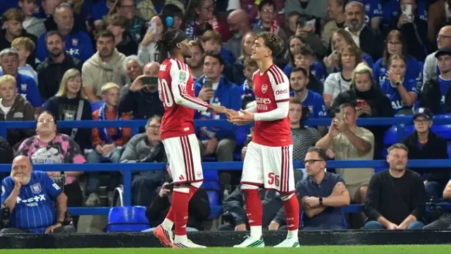 Max-Dowman-Borong-Dua-Gol-Arsenal-Menang-4-2-atas-Ipswich-Town-di-Carabao-Cup