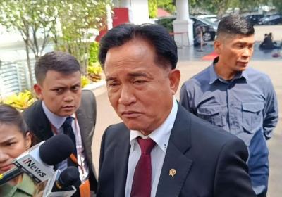 Menko Yusril Tegaskan Tak Tulis Buku Islam ala Prabowo