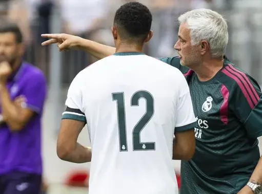 Mourinho Uji Taktik Gila: Alexander-Arnold Geser ke Tengah, Diomande Siap Start