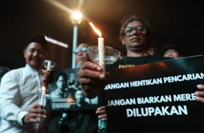 PFI-Lanjutkan-Pencarian-Mandiri-Lima-Jurnalis-dan-Tiga-Kru-Kapal-Hilang-di-Selat-Sunda