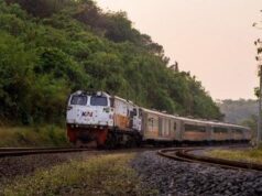 Penumpang Perempuan Patah Kaki Terseret Kereta saat Turun di Stasiun Caruban