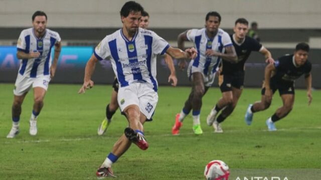 Persija-Jakarta-Kalahkan-Persib-Bandung-2-1-di-GBK