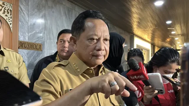 Petugas-Damkar-Boleh-Padamkan-Kebakaran-Hutan-Tanpa-Izin-Penghalang-Bisa-Ditangkap