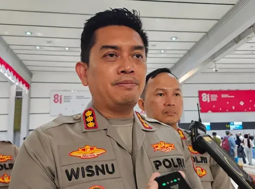 Polres Bandara Soetta Bagikan Masker dan Lakukan Pemeriksaan Kesehatan Akibat Abu Vulkanik