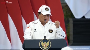 Prabowo-Beri-Kenaikan-Pangkat-Atlet-Berkuda-yang-Bertanding-dengan-Tulang-Rusuk-Patah