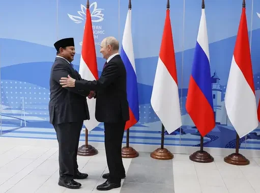 Prabowo dan Putin Bahas Kemitraan Strategis di Vladivostok