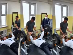 Presiden Mongolia Angkat 100 Kg di Depan Tentara, Aksi Viral di Medsos