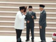 Presiden Prabowo Cium Alquran Hasil Karya Santri Gontor