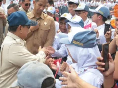 Presiden Prabowo Sapa Pelajar dan Warga Usai Resmikan LRT Manggarai