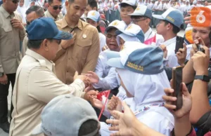 Presiden Prabowo Sapa Pelajar dan Warga Usai Resmikan LRT Manggarai
