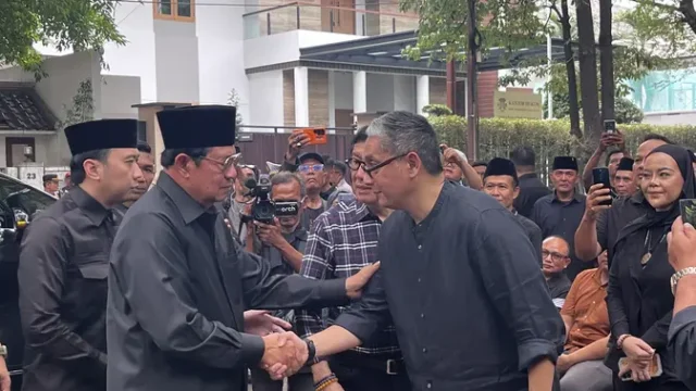 Presiden-SBY-dan-JK-Melayat-ke-Rumah-Duka-Guruh-Soekarnoputra