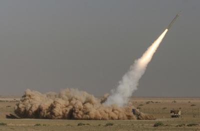 Puluhan Rudal Iran Serang Pangkalan AS di Yordania dan Kapal Perusak di Hormuz