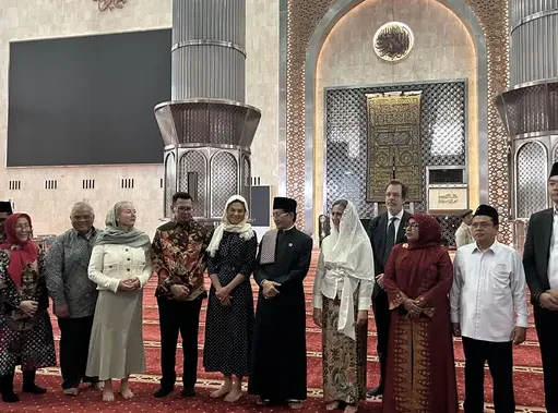 Putri Mahkota Victoria Tolak Pukul Bedug di Masjid Istiqlal
