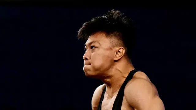 Rahmat-Erwin-Abdullah-Raih-Emas-Emosional-di-Angkat-Besi-75-kg-Asian-Games-2026