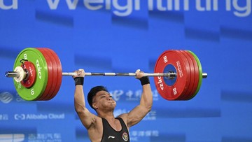 Rahmat Erwin Pecahkan Rekor Dunia, Bawa Emas Angkat Besi 74kg untuk Indonesia