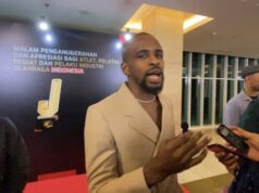 Rumput GBLA Jadi Sorotan, Greg Nwokolo Tanyakan Siapa yang Menyetujui Kondisi Lapangan