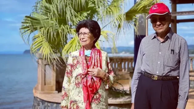 Siti-Hasmah-Istri-Mahathir-Mohamad-dan-Dokter-Perempuan-Melayu-Pertama-Malaysia-Meninggal-di-Usia-100-Tahun