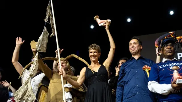 Susu-Kecoa-dan-Pakaian-Dalam-Raih-Ig-Nobel-di-Zurich