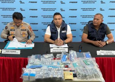 Tiga Pengedar Obat Terlarang Dibekuk di Jaksel, Modus Berkedok Konter Pulsa dan Warung Air Mineral
