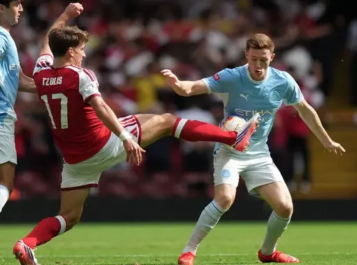 Tzolis Gagal Menyala, Arsenal Terhambat di Kandang Villa