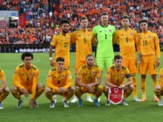 Wales Tetapkan Tradisi Foto Aneh sebagai Ritual Kebanggaan
