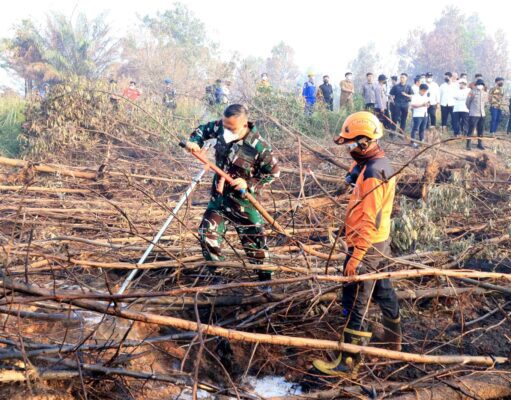 Pantau Langsung Perkembangan Karhutla, Komandan Lanud Sjamsudin Noor Bersama Forkopimda Kalsel Turun ke Lapangan Uji Fungsi Inovasi Injeksi Air