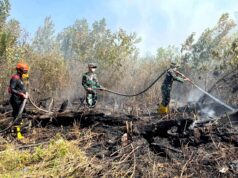 Dikepung Asap dan Bara, Satgas Darat Lanud Sjamsudin Noor Tak Beri Celah Karhutla Meluas Dekati Permukiman Warga