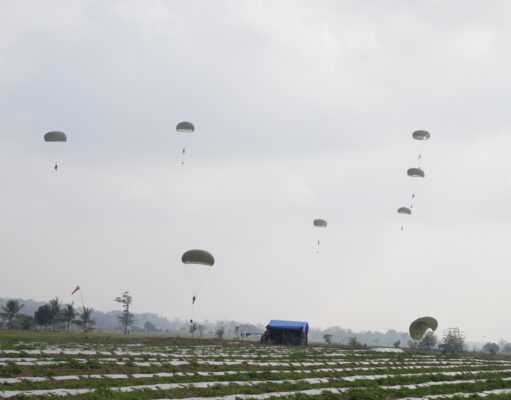 Aksi Airborne Lima Negara Warnai Latgabma SGS 2026