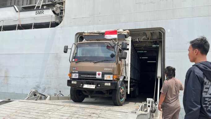 Hari Kedua Puluh Satu Penanganan Gempa NTT, TNI Kirim 1.201,5 Ton Bantuan