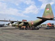 Hercules TNI AU Kembali Tiba di Lanud Sjamsudin Noor, Bawa Ratusan APD Bantuan Kemhan RI dan Masker Dari Puskes TNI AU Untuk Perkuat Penanganan Karhutla Kalsel