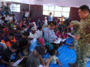 Puspsi TNI Bersama Kodim 1612/Manggarai dan Yonif TP 834/WM Berikan Trauma Healing kepada Penyintas Gempa
