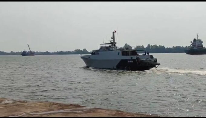 TNI Kerahkan Sejumlah Alutsista Dukung Operasi SAR KM Virgo Transport 8