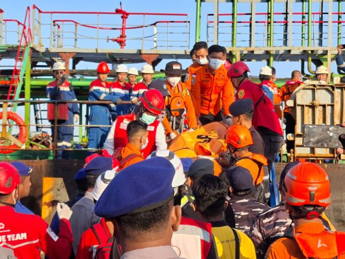 TNI Kerahkan Alutsista dan Pasukan Khusus TNI AL Intensifkan Pencarian Korban KM Virgo Transport 8