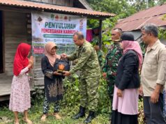 TNI Gencarkan Penyuluhan Door to Door Cegah Karhutla di Kabupaten Sambas