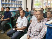 Satgas Karhutla TNI Kawal Penyaluran Bantuan Korporasi untuk Desa Terdampak di Melawi