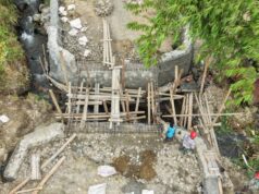Kodim 1714/Puncak Jaya Gandeng Masyarakat Binaan Membangun Jembatan Merah Putih di Kampung Kulok Enggame
