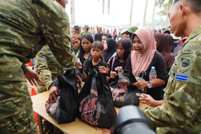 TNI Bagikan 22.000 Porsi Makanan Gratis Untuk Masyarakat pada TNI Fair 2026 Di Monas