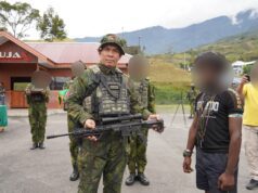 Memilih Jalan Damai, Empat Anggota OPM Puncak Jaya Serahkan Senjata kepada Pangkoops TNI Habema dan Kembali ke Masyarakat