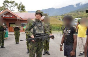 Memilih Jalan Damai, Empat Anggota OPM Puncak Jaya Serahkan Senjata kepada Pangkoops TNI Habema dan Kembali ke Masyarakat